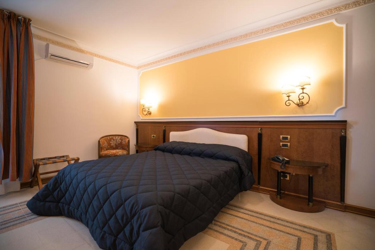 Hotel Capital Кампанья Экстерьер фото