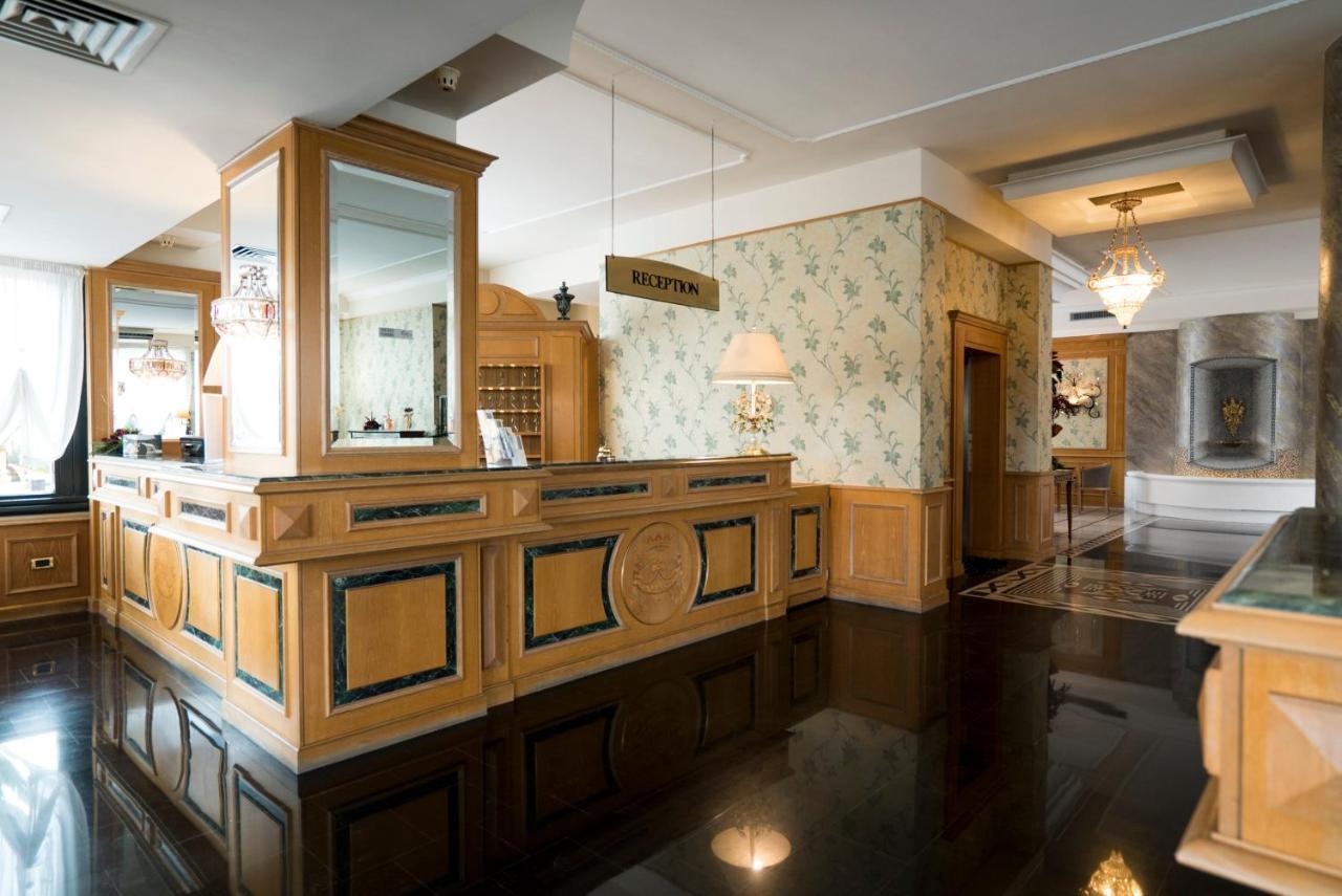 Hotel Capital Кампанья Экстерьер фото